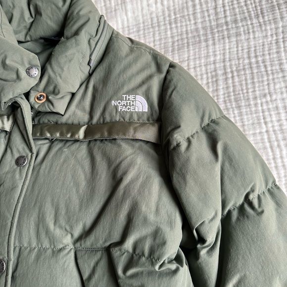 North face women’s puffer jacket - Picture 2 of 3